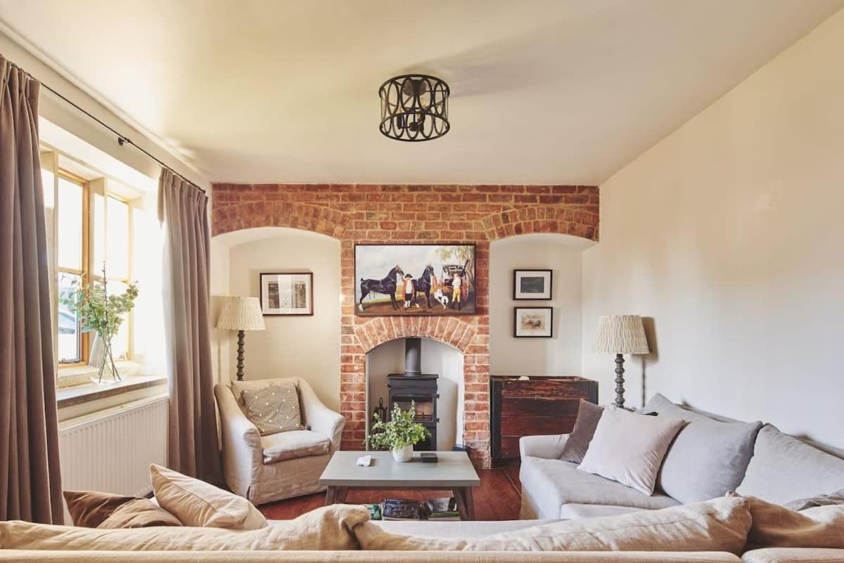 Large Stylish Luxury Cotswold Cottage - Ideal For Families, W/ Ev Charging Andoversford Exterior photo