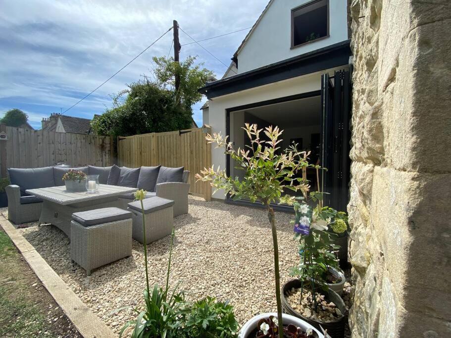 Large Stylish Luxury Cotswold Cottage - Ideal For Families, W/ Ev Charging Andoversford Exterior photo