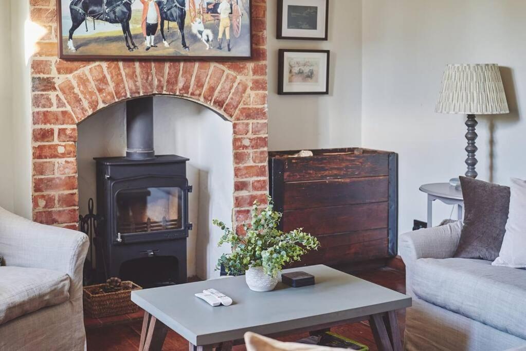 Large Stylish Luxury Cotswold Cottage - Ideal For Families, W/ Ev Charging Andoversford Exterior photo